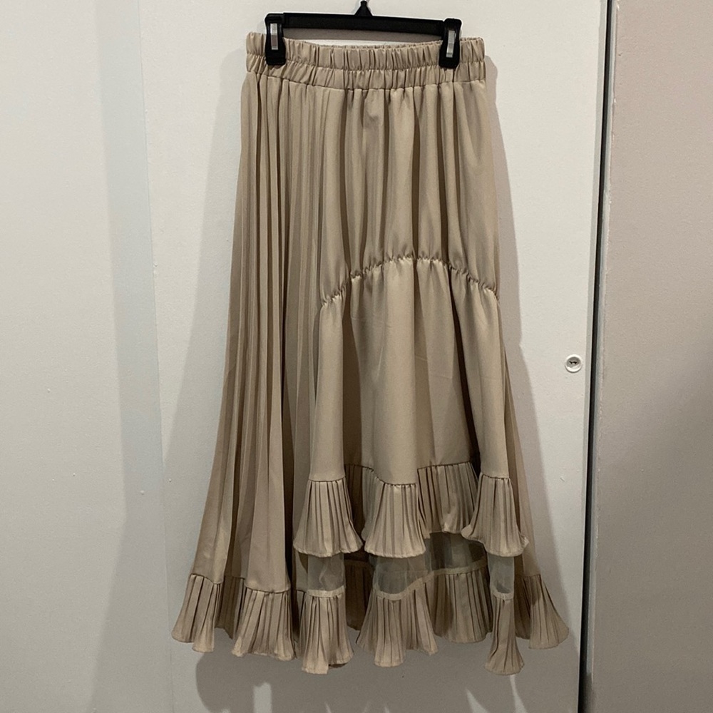 Boutique pleated midi skirt
